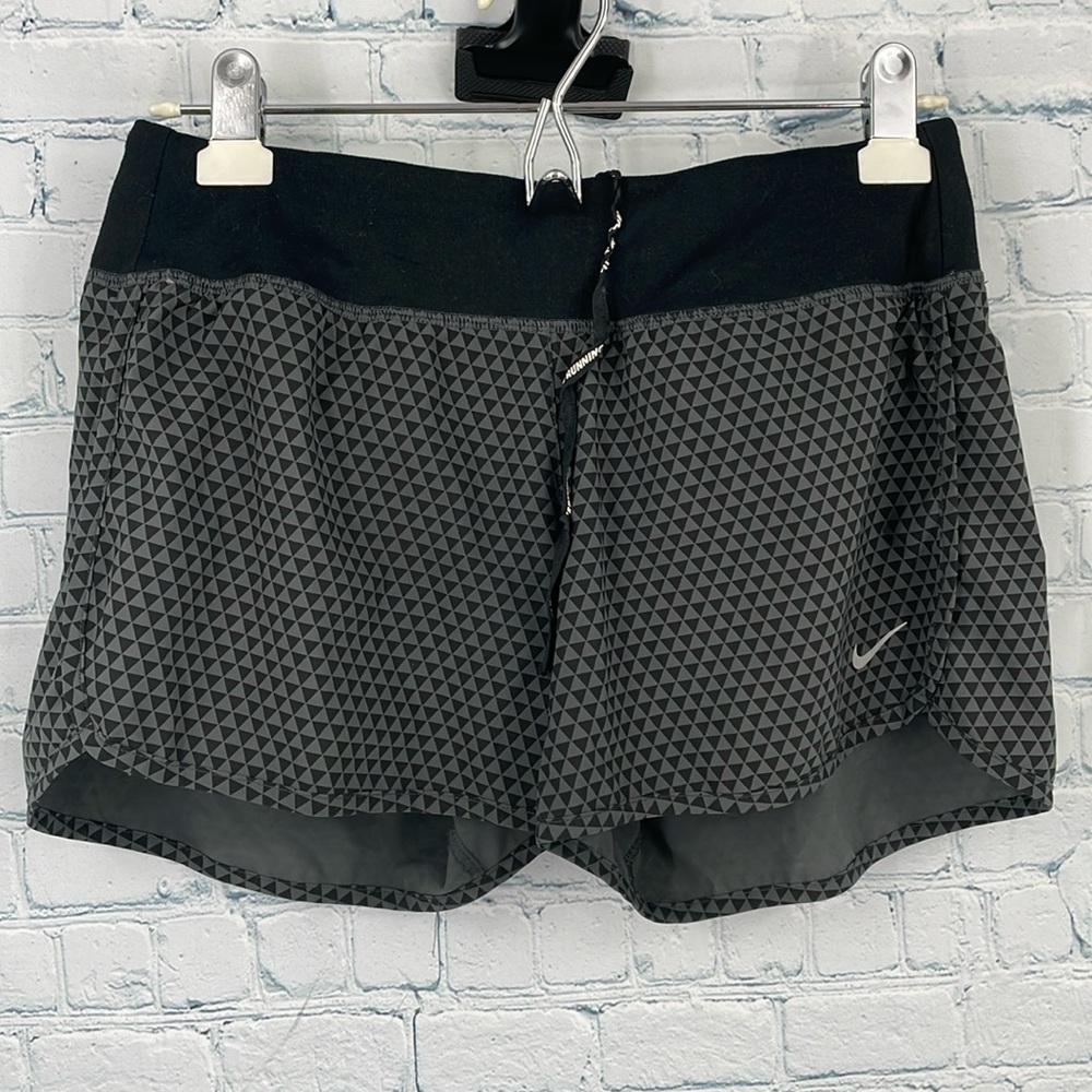 Nike dry-fit running hiking shorts workout with lining underneath size small